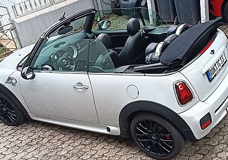 Mini Cooper SD Cabrio JCW. *Saison-Ende-Preis*