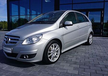Mercedes-Benz B 180 AUTOMATIK+NAVIGATION+SHZ+TEMPOMAT+