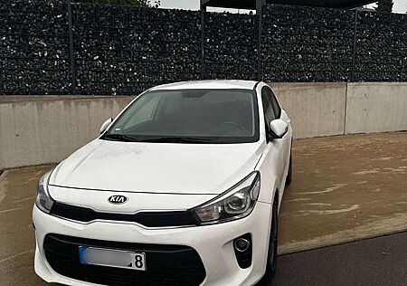 Kia Rio IV 1.2 Dream Team Edition 2017 8-fach bereift
