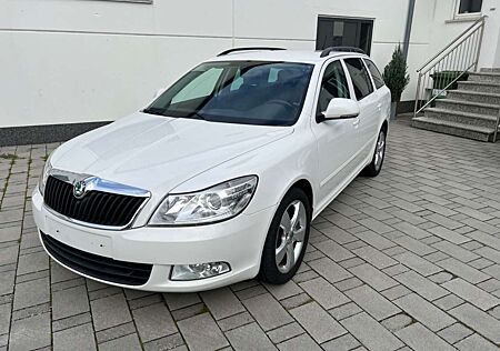 Skoda Octavia Combi Elegance Klimaaut SHZ Tempomat Alu