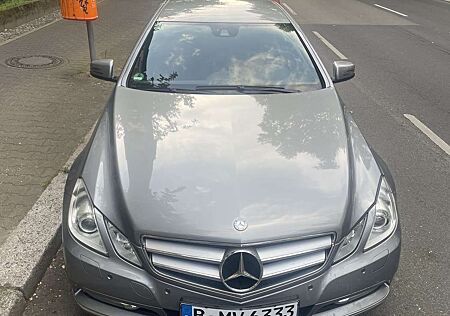 Mercedes-Benz E 220 gebraucht kaufen Mercedes-Benz E 220 CDI DPF Coupe BlueEFFICIENCY Automatik Avantgarde