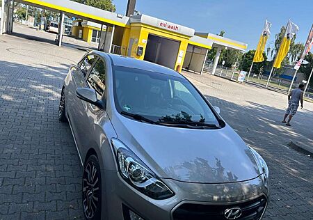 Hyundai i30 blue 1.4