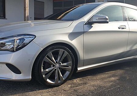 Mercedes-Benz CLA 180 Shooting Brake 7G-DCT Sitzh. Navi LCD Scheinwerfer