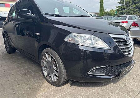 Lancia Ypsilon Y 0.9 TwinAir Tüv / Inspektion neu