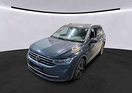 VW Tiguan Volkswagen Active 1.5 TSI Navi RearView IQ.Drive Sitzh. ACC A
