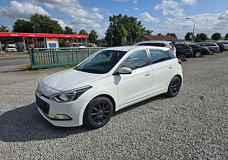 Hyundai i20 Select TÜV NEU