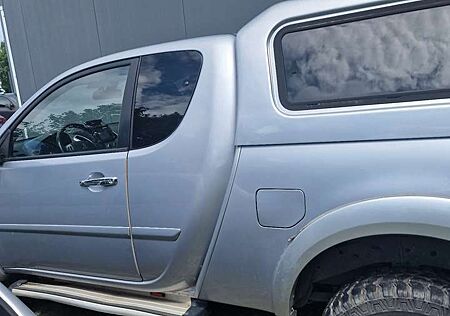 Mitsubishi L200 Intense Club Cab 4WD