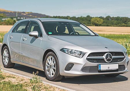 Mercedes-Benz A 200 Progressive + DISTRONIC + NAVI + PDC&KAM