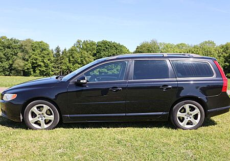 Volvo V70 D5 Momentum Bi-Xenon - 8fach Alu - Volleder
