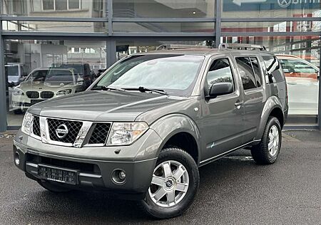 Nissan Pathfinder 2.5 dCi SE