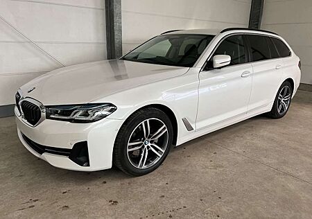 BMW 520 d Touring xDrive+Innovatio+HUD+AHK+ParkAssist