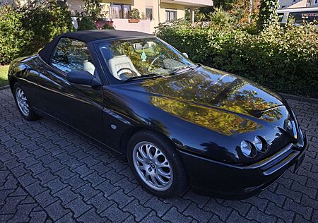 Alfa Romeo Spider 2.0 Twin Spark mit neuem TÜV