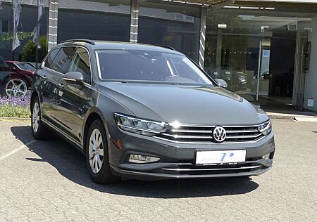 VW Passat Variant Volkswagen Business AHK App Kamera