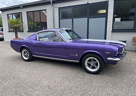 Ford Mustang Fastback sehr schönes Auto