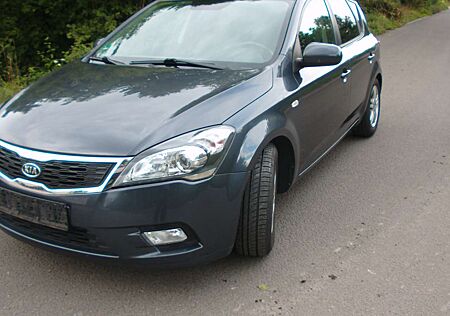 Kia Cee'd Ceed / Vision
