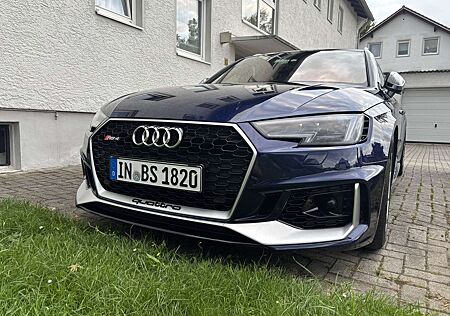 Audi RS4 Avant quattro tiptronic