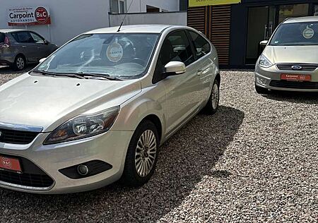 Ford Focus Titanium***MIT NEU TÜV**PDC*KLIMA**SITZHEIZUNG*