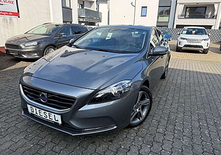 Volvo V40 D3 Momentum NAVI KLIMATRONIC PDC 1.HAND Eur6