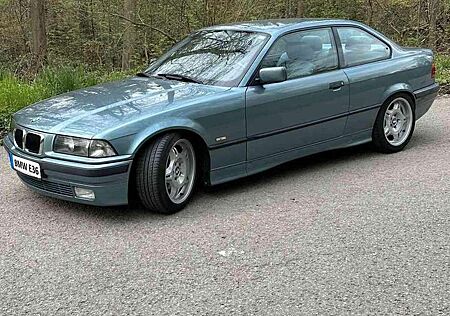 BMW 320i 320