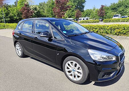 BMW 225 xe Advantage Automatik Navigation Garantie