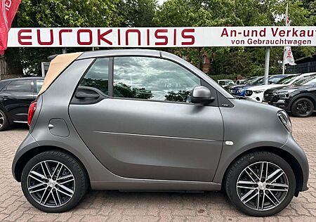 Smart ForTwo 66kW Cabrio BRABUS tm*LEDER*NAVI*SHZ*KAM*