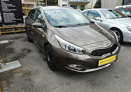 Kia XCeed Ceed SW / cee'd SW Ceed SW 1.6 GDI World Cup Edition Kombi