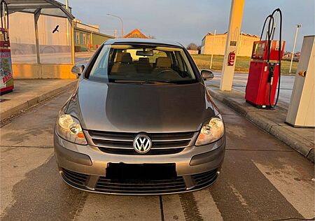 VW Golf Plus Volkswagen 1.4 benzin 8xbereift AHK TÜV 10/26 Fahrbereit