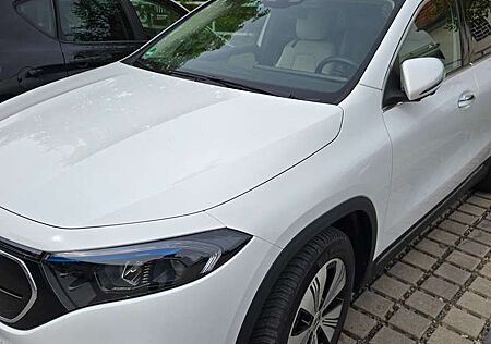 Mercedes-Benz EQA 250 +Electric Art