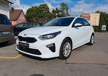 Kia Cee'd Ceed / Navi Rückfahrkam. Led Top Zustand