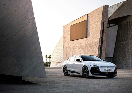 Audi Q6 e-tron S line Text für Modellbezeichnung