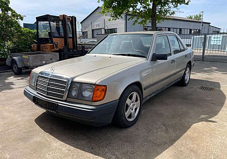Mercedes-Benz E 230