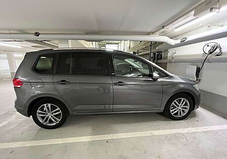 VW Touran Volkswagen 2.0 TDI SCR (BlueMotion Technology) DSG SOUND