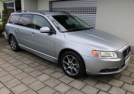 Volvo V70 2.0 Flexi Fuel Momentum BiXenon Navigation Leder A