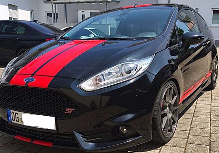 Ford Fiesta 1.6 EcoBoost mit Leder-Sport-Paket ST