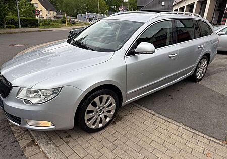 Skoda Superb Combi Elegance Klimaaut.,SHZ,AHK,PDC,1.Ha