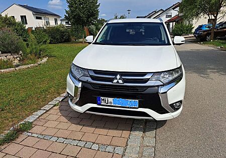 Mitsubishi Outlander 2.0 4WD Plug-In Hybrid Top