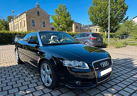 Audi A4 Cabriolet 1.8 T **2. Hand + 43Tkm + Leder **