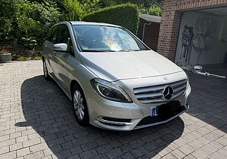 Mercedes-Benz B 180 (BlueEFFICIENCY) 7G-DCT