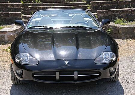 Jaguar XK8 Cabrio 2 Jahre Garantie