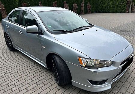 Mitsubishi Lancer 1.8 CVT Invite
