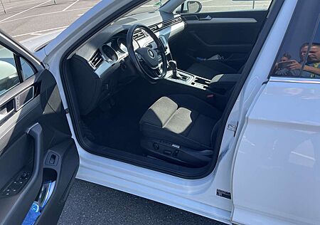 VW Passat Variant Volkswagen 2.0 TDI SCR DSG (BlueM. Tech) Highline