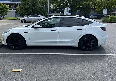 Tesla Model 3 Langstreckenbatt. FSD.Allradantrieb.Anhängerkuppl