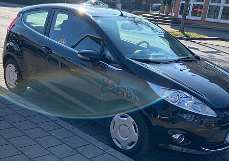 Ford Fiesta 3-Türer 1.25 Titanium 8-Fach-Bereift