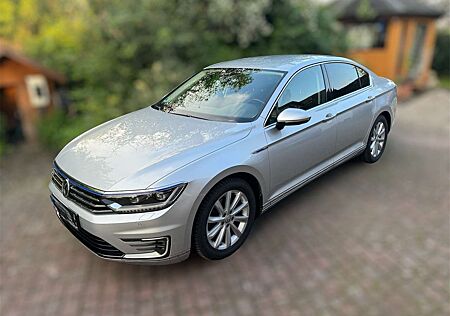 VW Passat Volkswagen GTE DSG/Abstand/360/Leder/LED/Keyless Go