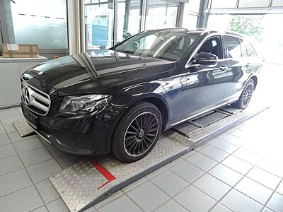 Mercedes-Benz E 220 d T Avantgarde*LED*Comand*Standheizung*AHK