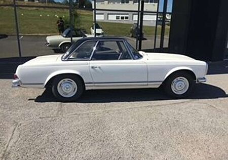 Mercedes-Benz SL 230 Pagode