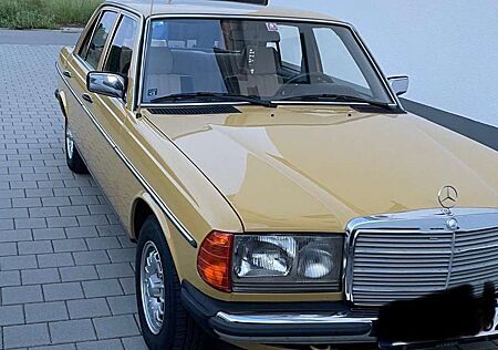 Mercedes-Benz 200 W123 D Oldtimer H-Zulassung