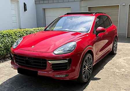 Porsche Cayenne GTS Rot Carbon/Chrono/Pano/Kam/Bose/ACC/AHK/Keyles
