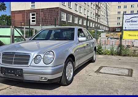 Mercedes-Benz E 200 LIMO AUT KLIMAAUT TEMP PDC AHK HU:NEU
