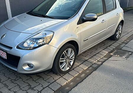 Renault Clio Night and Day